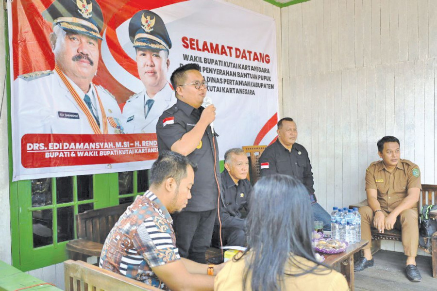 Wabup bertatap muka dan serahkan bantuan. (Foto: prokom)