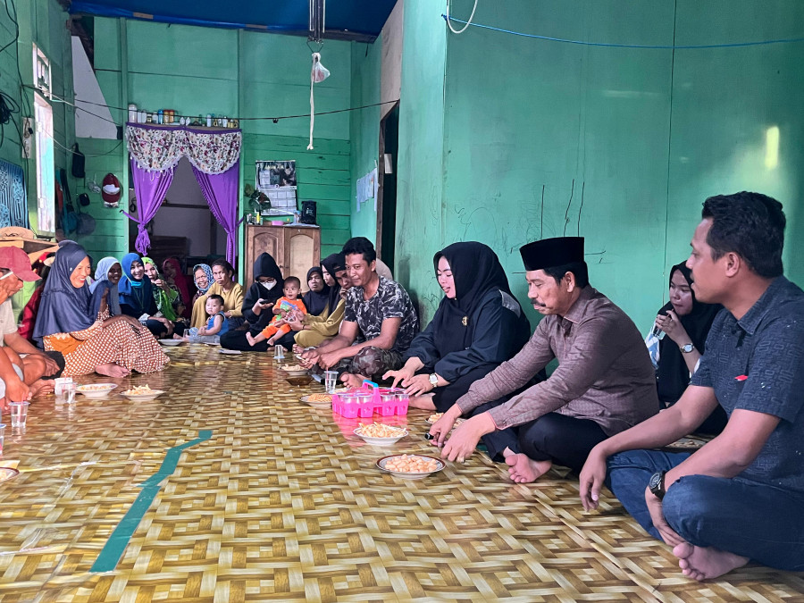 Waris Muin Sambangi Warga Desa Babulu Laut, Tawarkan 13 Program Unggulan