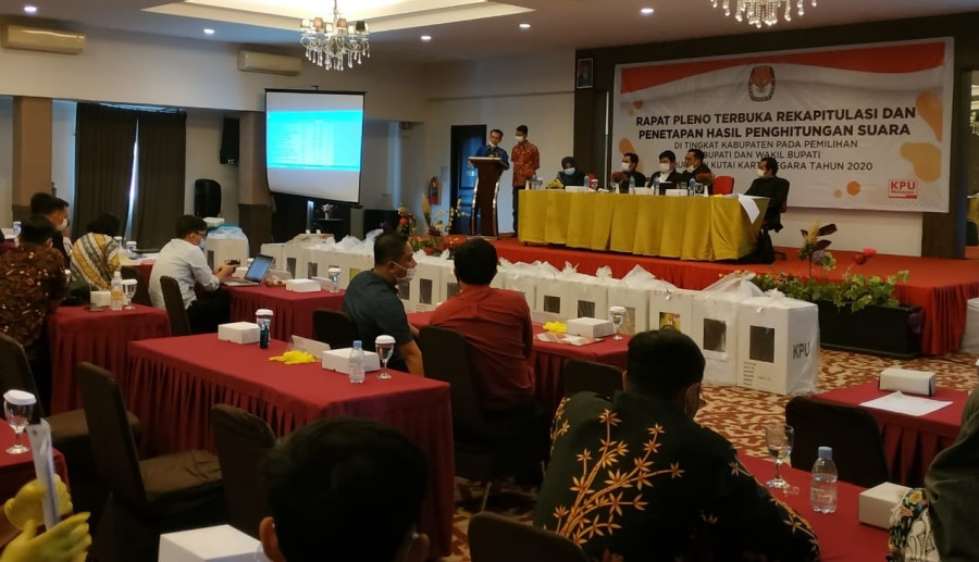 KPU Kukar menggelar rapat pleno terbuka rekapitulasi dan penetapan hasil penghitungan suara ditingkat Kabupaten pada pemilihan Bupati dan Wakil Bupati Kukar. (Foto: Sabri/korankaltim.com)