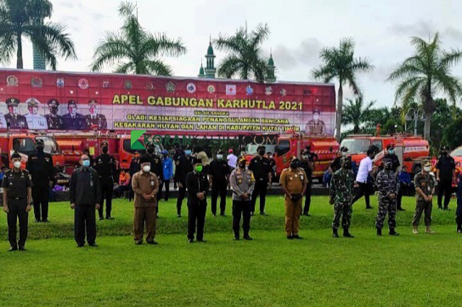 Apel gabungan antisipasi karhutla sekaligus beri bantuan fasilitas kepada masyarakat peduli api (Zulhamri/korankaltim.com)
