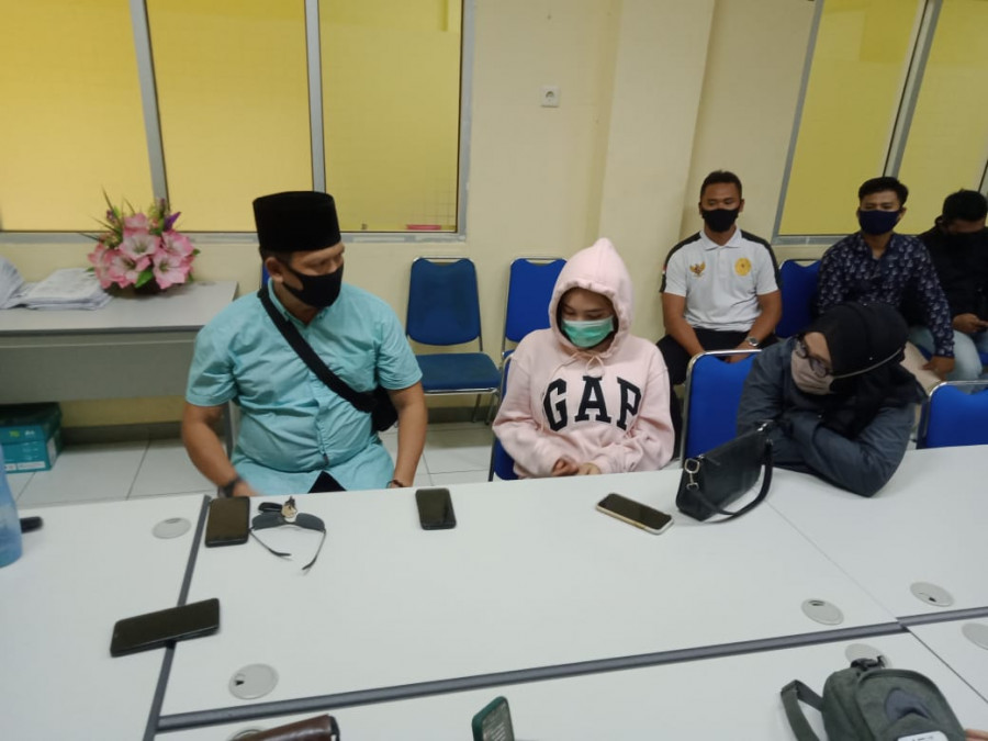 suasana saat klarifikasi pemilik akun di ruang rapat Kantor Satpol PP Samarinda (Claudius Vico/Korankaltim.com)