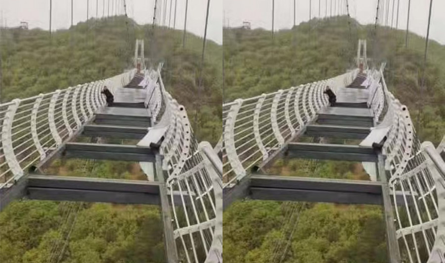 Pria yang terjebak di tengah jembatan setelah kaca yang jadi tempat berpijak pecah karena diterpa angin kencang di Kota Longjing. (dailymail)
