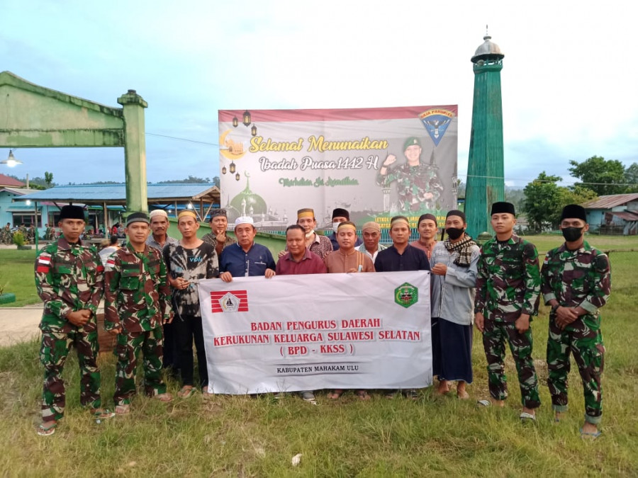 Bersama pamtas Mahulu, paguyuban KKSS Mahulu melaksanakan kegiatan takjil pada masyarakat Kampung Batu Majang sekaligus gelar buka puasa bersama. (Istimewa)