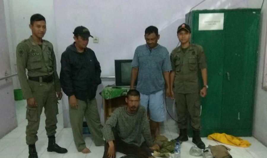 Pria yg di duga mengalami gangguan jiwa di serahkan ke dinsos kukar