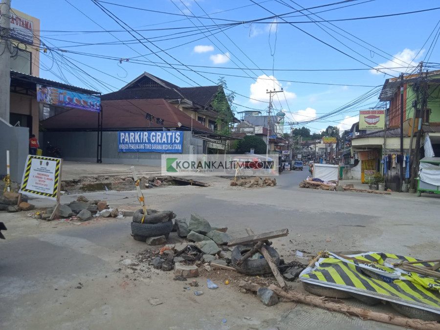 Lokasi pengerjaan normalisasi drainase di Jalan Gunung Merbabu yang baru saja rampung (Claudius Vico/Korankaltim.com)