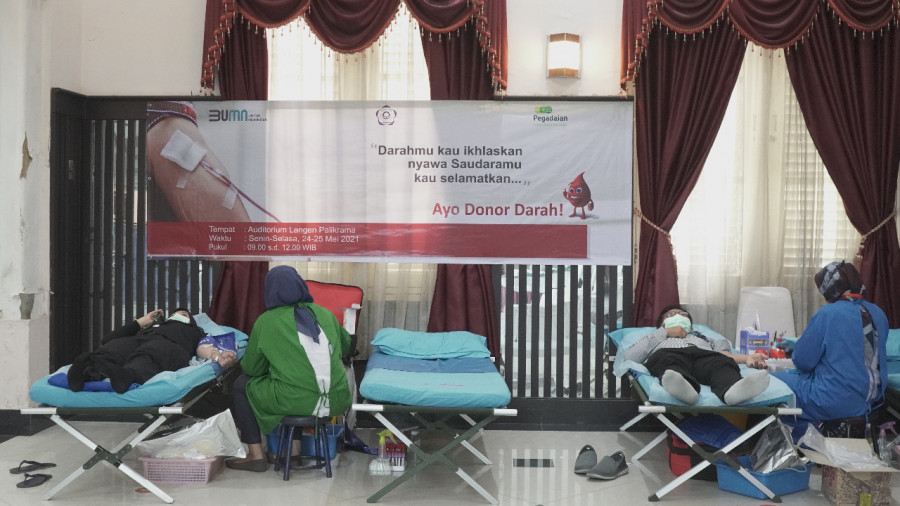 Aksi donor darah oleh Insan Pegadaian yang digelar dua hari ini menargetkan 150 kantong. (Foto: Istimewa/KoranKaltim.Com)
