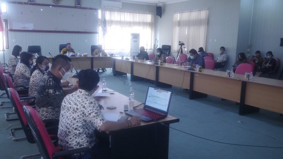 suasana rapat koordinasi PTM se-Mahulu yang dihadiri Bupati secara daring (yosafat/korankaltim.com)