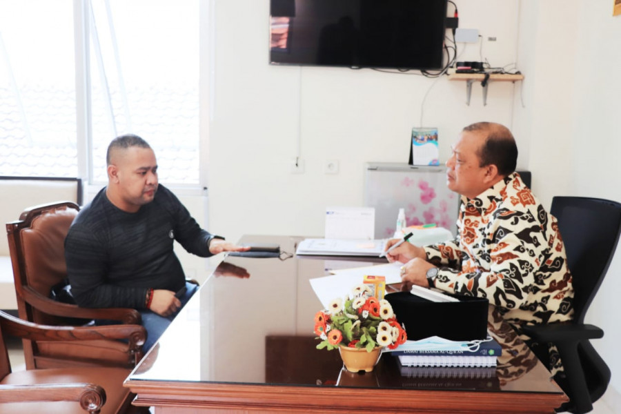 Anggota Pansus BUMD saat diskusi dengan Kepala Kantor Badan Penghubung Kaltim di Jakarta Abdul Munif