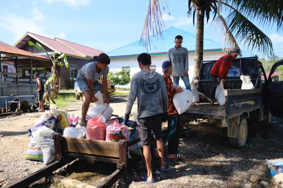 Kegiatan TMMD, geliatkan ekonomi masyarakat Laham. (Foto: Humas Kodim)
