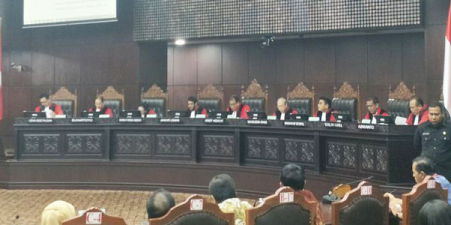 suasana sidang pleno di gedung MK.