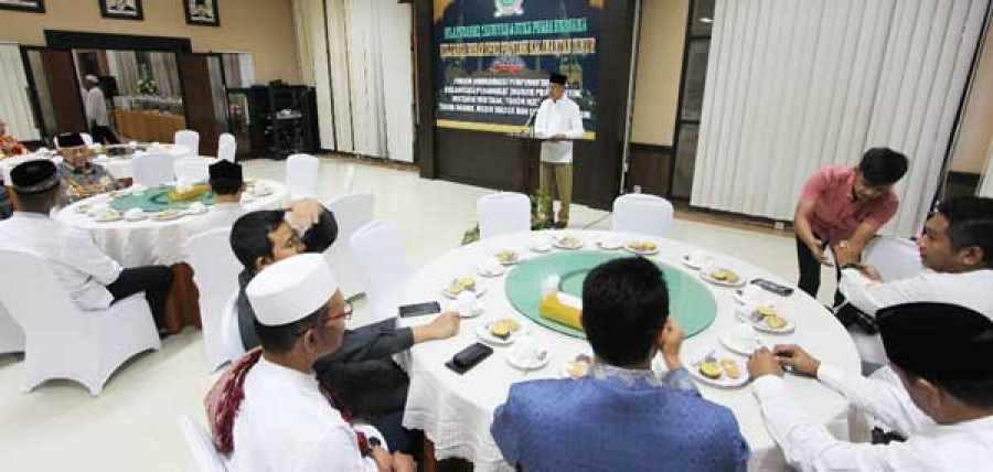 KETUA DPRD KALTIM, HM Syahrun saat memberikan sambutan pada acara buka bersama DPRD Kaltim dengan instansi vertikal, serta para Organisasi Perangkat Daerah (OPD) di Gedung E DPRD Kaltim, Senin (4/6).
