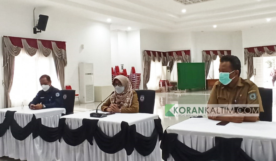 Acara Konferensi Pers oleh Plh Walikota Bontang, Aji Erlinawati kepada para wartawan terkait rencana pelantikan Walikota dan Wakil Walikota Terpilih Bontang. ( Foto: Nisa/korankaltim.com)