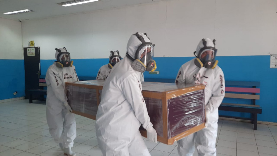 Persiapan jenazah akan dibawa ke pemakaman (Foto: BPBD Samarinda)