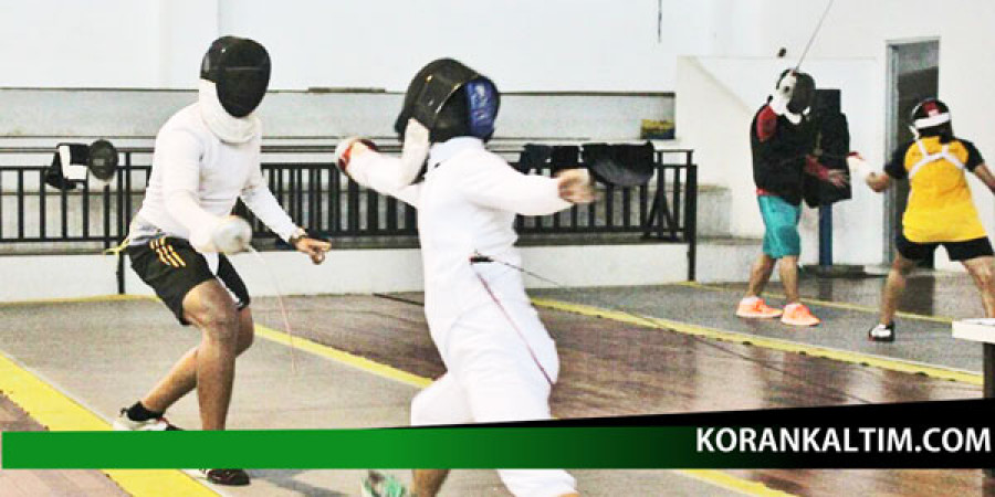 HARUS MAKSIMAL: Persiapan terus dilakukan atlet anggar Kaltim sebelum mengikuti seleknas dua pekan ke depan di Kota Tepian (Foto: RGN/korankaltim.com)