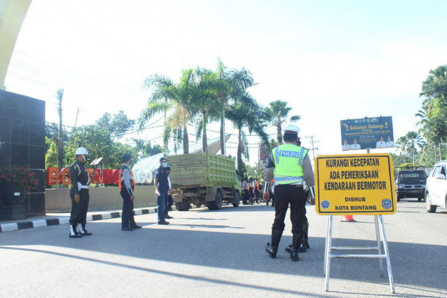 Dishub dan Satlantas Polres Bontang Gelar Razia Kendaraan di Tugu Selamat Datang