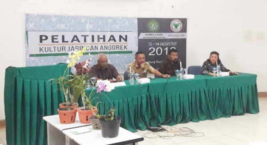 BERHARAP MENINGKAT: Pelatihan kultur jaringan anggrek yang berlangsung di Gedung Rahmad Hernadi, Faperta Unmul siang tadi.