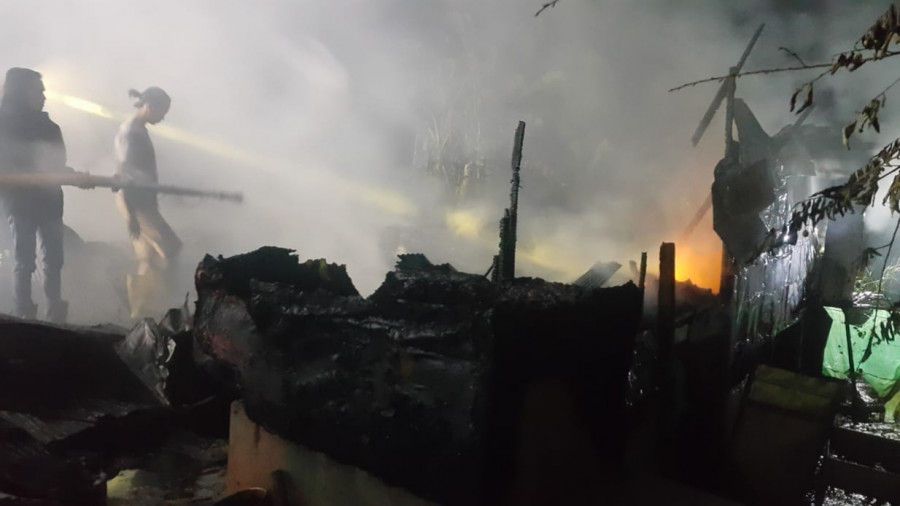 KEBAKARAN kembali melanda di kota Tepian tepatnya di kawasan Jalan Jakarta (foto: Nancy/KoranKaltim.com)