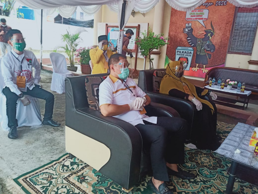 Pasangan Calon Bupati Paser Dr. Fahmi Fadly dan Calon Wakil Bupati Paser Hj. Syarifah Masitah Assegaf yang diusung oleh Partai PKB Kabupaten Paser dan Golkar Kabupaten Paser. ( Foto : Dwi Cahyo / Korankaltim.com)