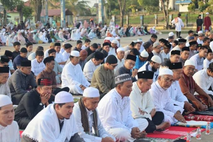Salat ied di lapangan (ist)