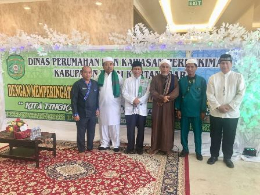 PERINGATI MAULID: Jajaran DPKP berfoto bersama usai memperingati Maulid Nabi.