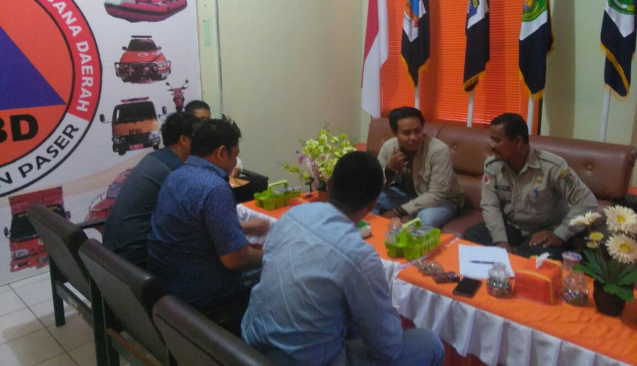 Koordinator relawan saat berkumpul di ruang kalaks BPBD paser