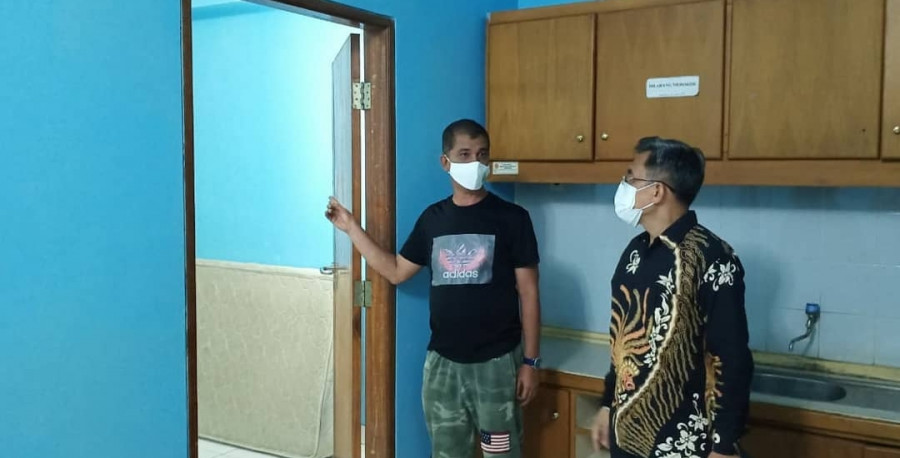 Asisten I Bidang Pemerintahan dan Kesejahteraan Rakyat (Pemkesra) Pemprov Kaltim, Jauhar Effendi meninjau lokasi Asrama Atlet Sempaja yang rencananya akan dijadikan Pusat Karantina Covid-19 (Foto: Dok. Jauhar Effendi)