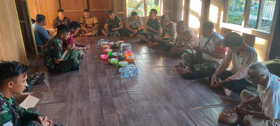 Doa Bersama dan Syukuran Peringati Kenaikan Isa Almasih di Rumah Warga. (Foto: Humas Kodim)