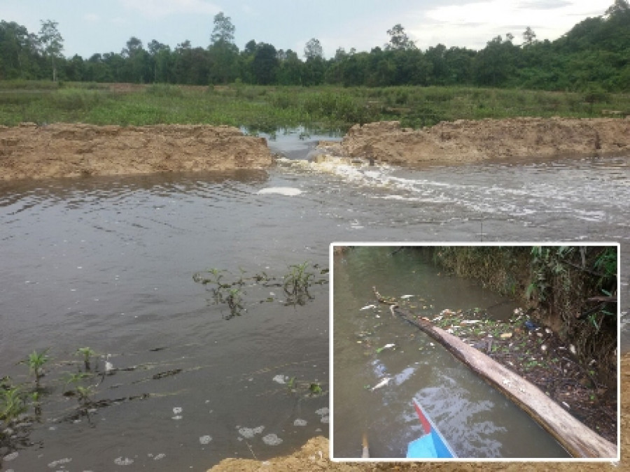TANGGUL jebol diduga muasal pencemaran air sungai.