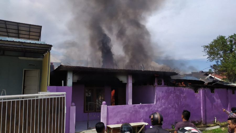 Salah satu rumah yang terbakar di Jalan Delima Dalam, RT 52 No.4 Kelurahan Sidodadi Samarinda Ulu. (Foto: Nancy/korankaltimcom)