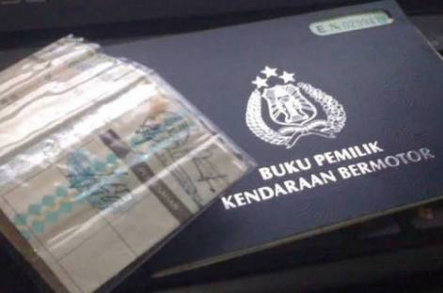 STNK dan BPKB (ilustrasi). (Foto: GridOto.com)