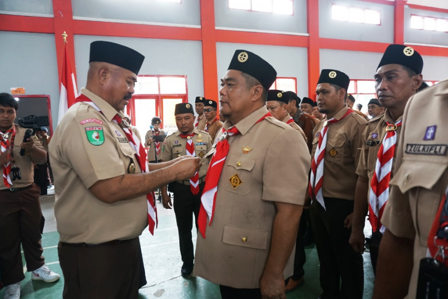 Bupati Kukar, Edi lantik pengurus Pramuka Sebulu. (Foto: Prokom)