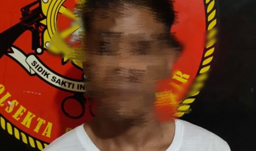 Salah satu pelaku yang berhasil diamankan Tim Beruang Tanah Polsek Samarinda Kota bersama dengan barang bukti.(Foto:Ist)