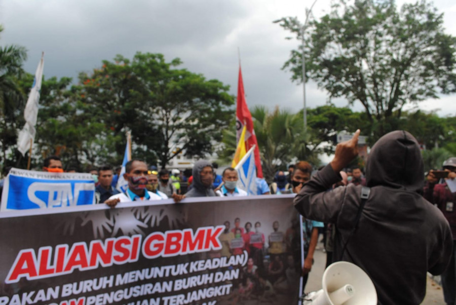 Suasana unjuk rasa buruh di Depan Kantor Gubernur Kaltim Jalan Gajah Mada beberapa waktu lalu (Foto: permata/korankaltim.com)