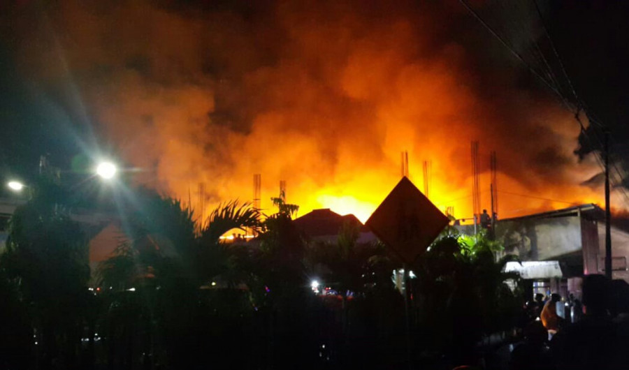 Kebakaran yang terjadi di jalan merbabu