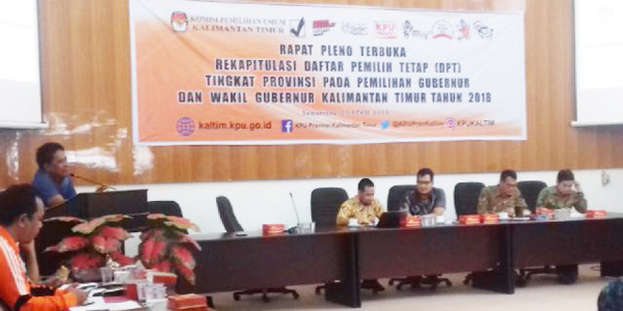 SUDAH DIHITUNG: Suasana saat KPU Kaltim menetapkan DPT Pilgub Kaltim 2018 yang berlangsung tadi siang.