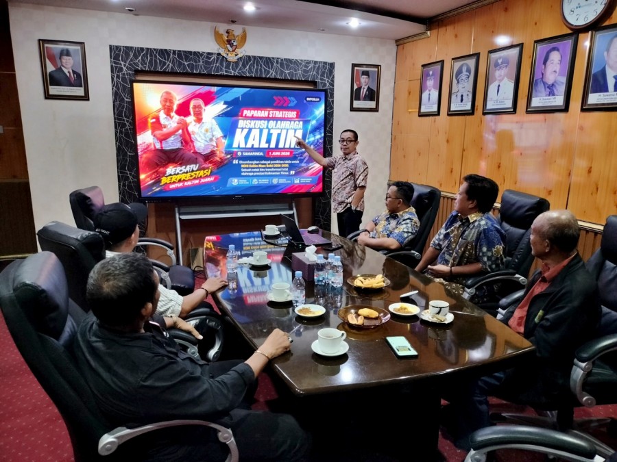Rusdiansyah Aras memaparkan rencana diskusi publik 1 Juni nanti saat pertemuan KONI Kaltim bersama LeKOP. (dokkonikaltim)