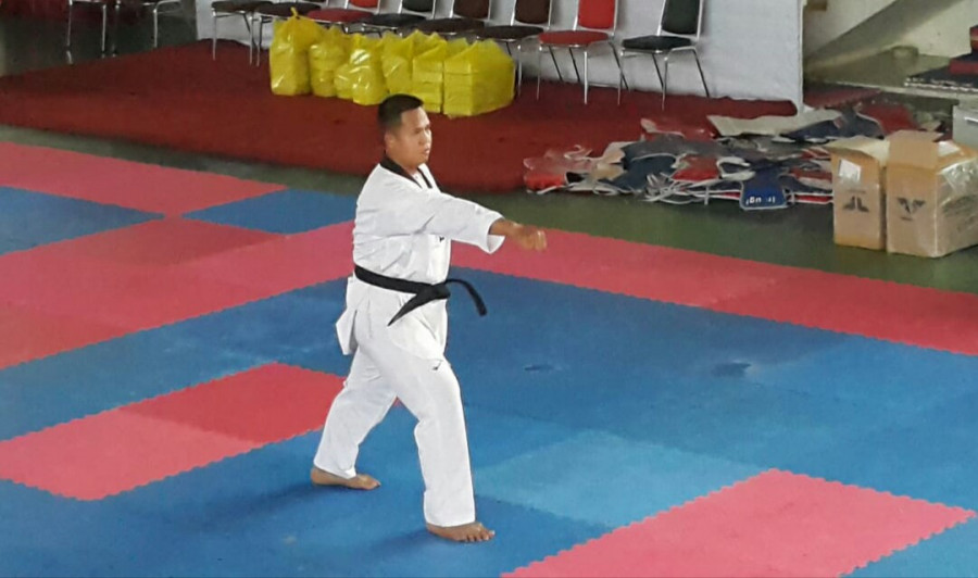 Salah satu taekwondoin Kaltim yang menjalani UKT pada Minggu (20/1/2019) hari ini yang tengah berlangsung di Dojang Taekwondo, Polder Air Hitam