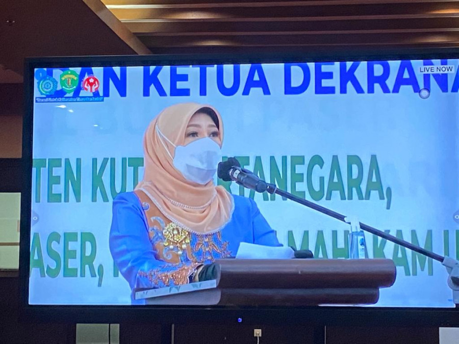 Ketua TP PKK dan Dekranasda Kaltim, Norbaiti Isran Noor saat menyampaikan sambutannya (permata/korankaltim.com)