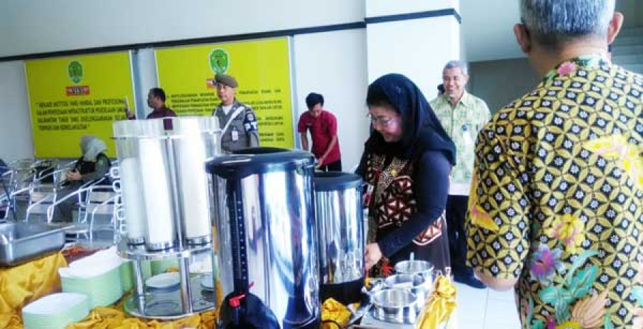 Pj Sekprov Kaltim Meiliana, saat mendatangi Kantor DPUPR Kaltim Jl Tengkawang Samarinda (Rusdi/KORANKALTIM.COM)