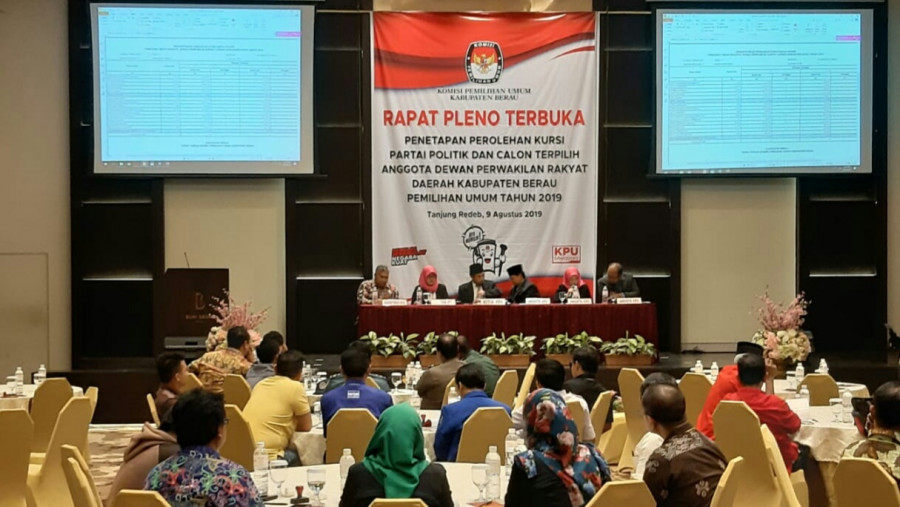 Suasana pleno kpu berau (Foto : Indra/Korankaltim.com)