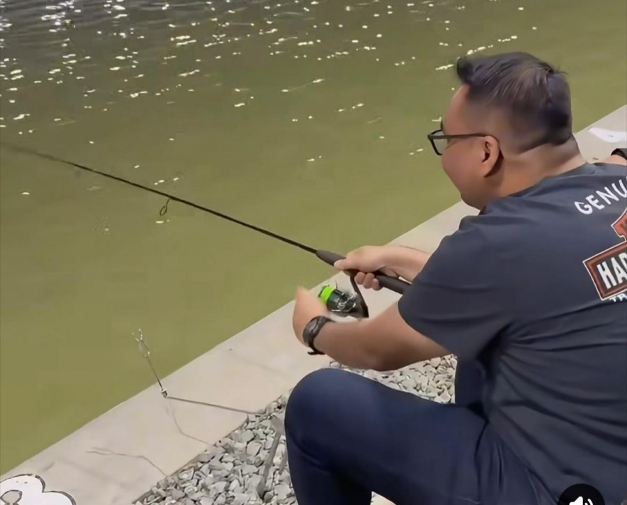 Bupati Kukar Sisihkan Waktu Memancing Disela Kesibukan