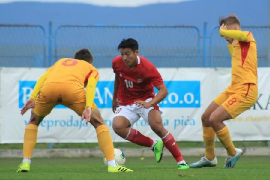 Jack Brown (tengah), memperlihatkan performa meningkat bersama Timnas Indonesia U-19. (pssi.org)