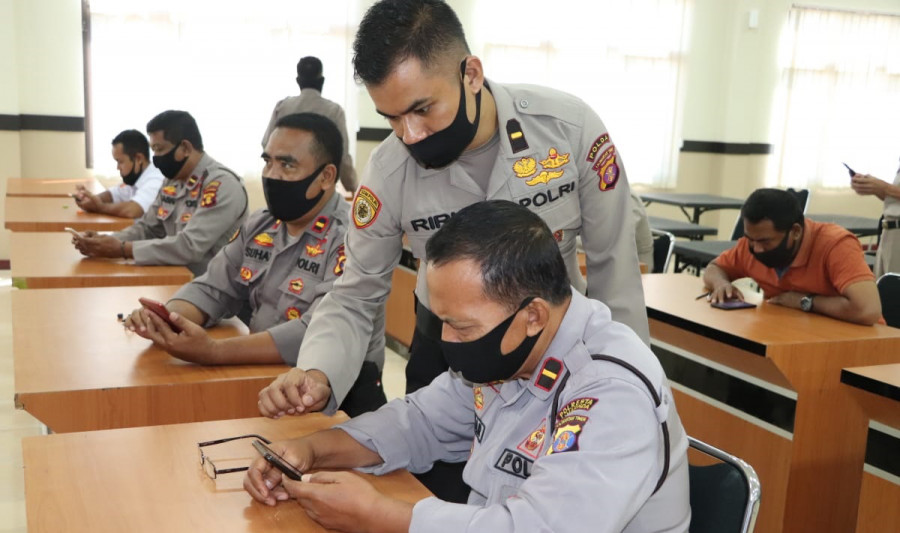 Personel Polresta Samarinda saat akan menjalani tes psikologi kepemilikan senpi Rabu (17/6/2020) hari ini.(Foto:Nancy/korankaltim.com)