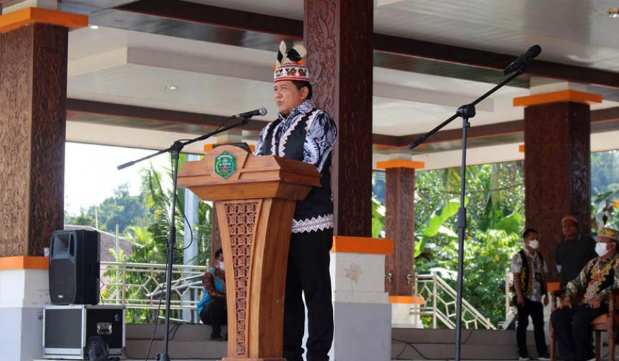 Bupati memimpin upacara dalam rangka hari pahlawan. (Foto: Istimewa)
