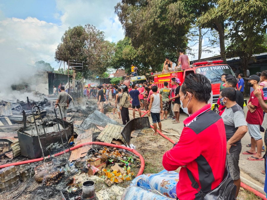 Kondisi 3 unit bangunan yang habis hangus terbakar (Foto: Polsek Kota Bangun. Dok)