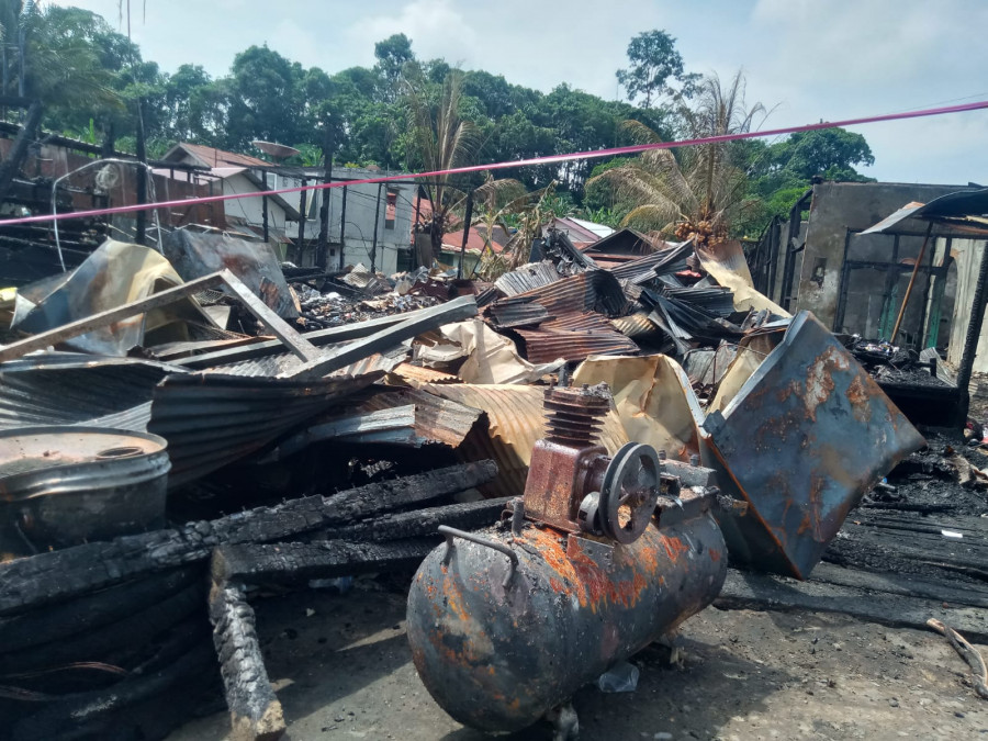 Puing sisa kebakaran di Jalan Pangeran Suryanata (Claudius Vico/Korankaltim.com)