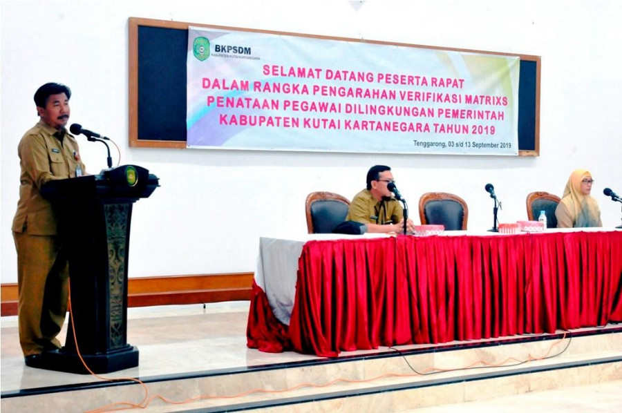 Sunggono saat membuka verifikasi Anjab-ABK penataan pegawai Pemkab belum lama ini. (Foto:HMS/istimewa)