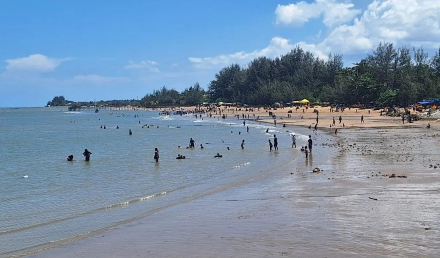 Pantai Manggar, destinasi wisata Balikpapan yang banyak dikunjungi masyarakat Kalimantan Timur. (dokantaranewskaltim)