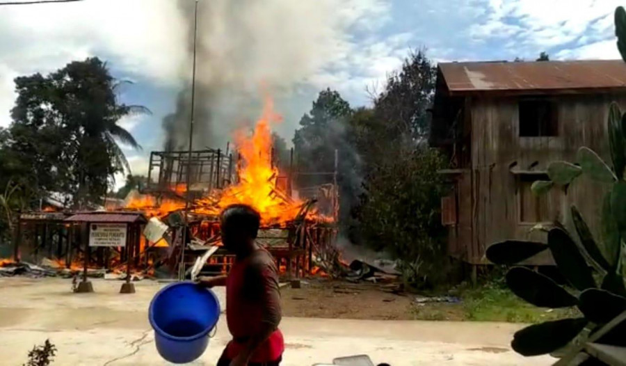 Si jago merah yng melalap Puskesmas Kampung Merasa, Berau. (Foto: Istimewa)