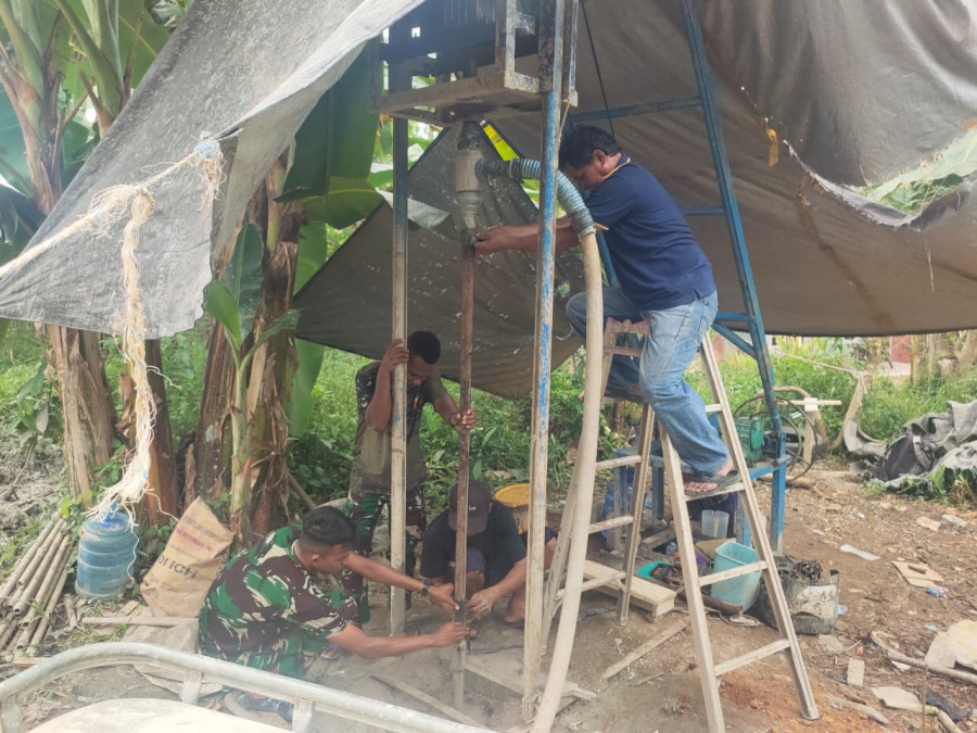 Pelaksanaan penggalian sumur bor oleh Satgas TMMD Kodim 0904/Psr. (Foto: Istimewa)